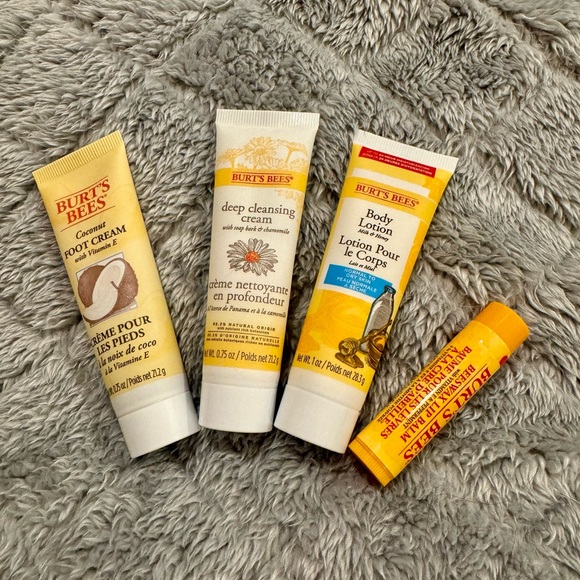 Burt's Bees Essential Everyday Beauty Spa Gift Set | 4 Pieces | Travel Size - Picture 3 of 5
